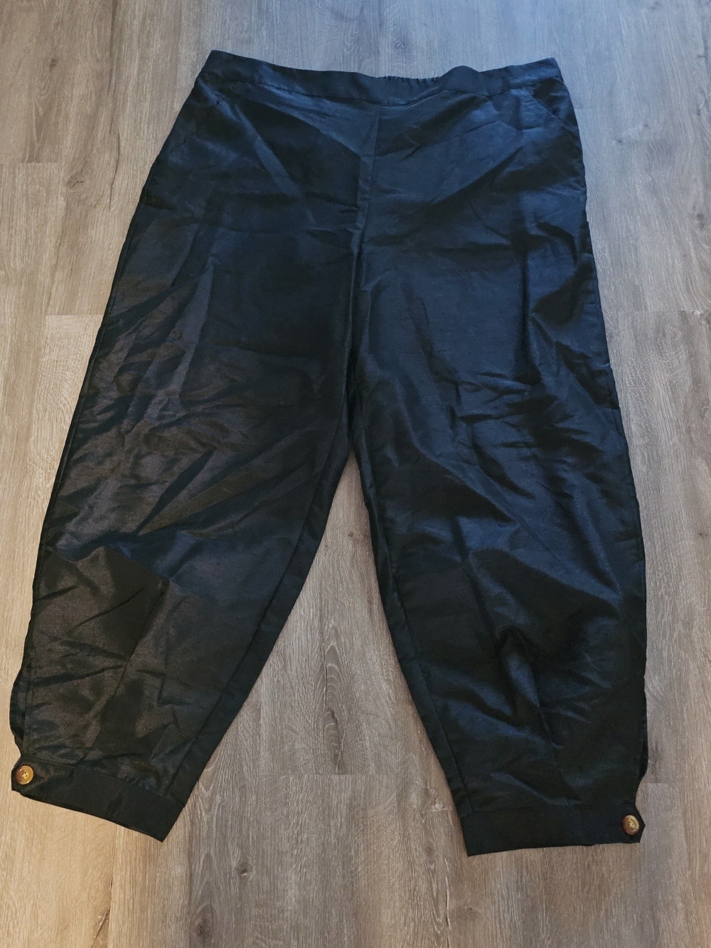 Kika Vargas Black Cropped Button-Hem Capri Pants